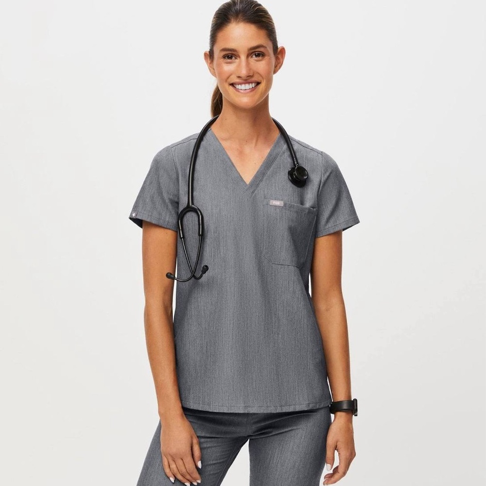 🔴🔴SOLD 🔴🔴FIGS XS women’s scrub set graphite